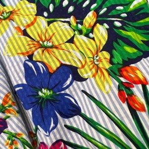 Fun floral summer dress with puffy sleeves midi